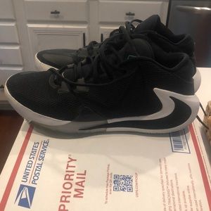 Giannis basketball shoe